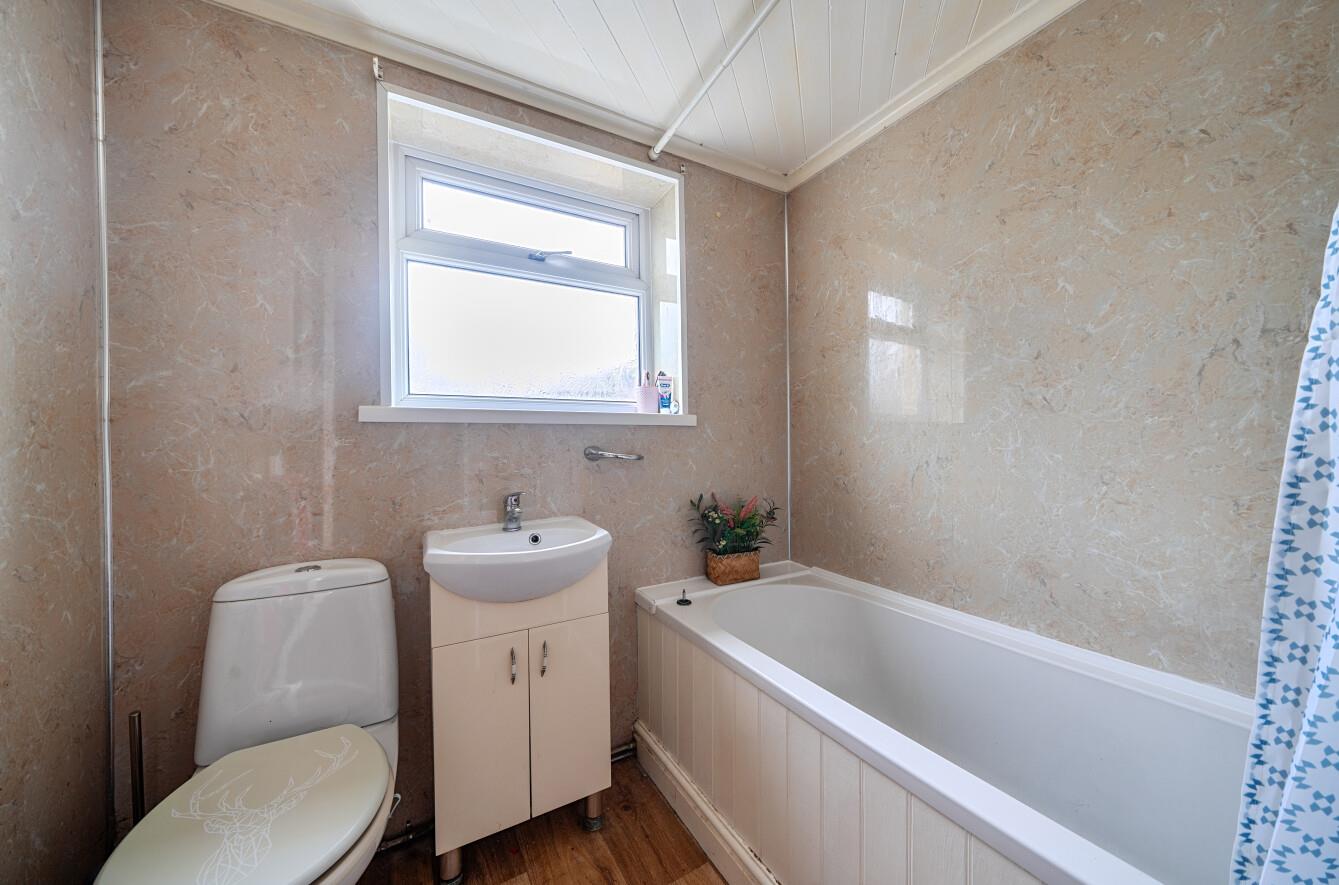 Heol Tregoning, Llanelli, SA15 2BD